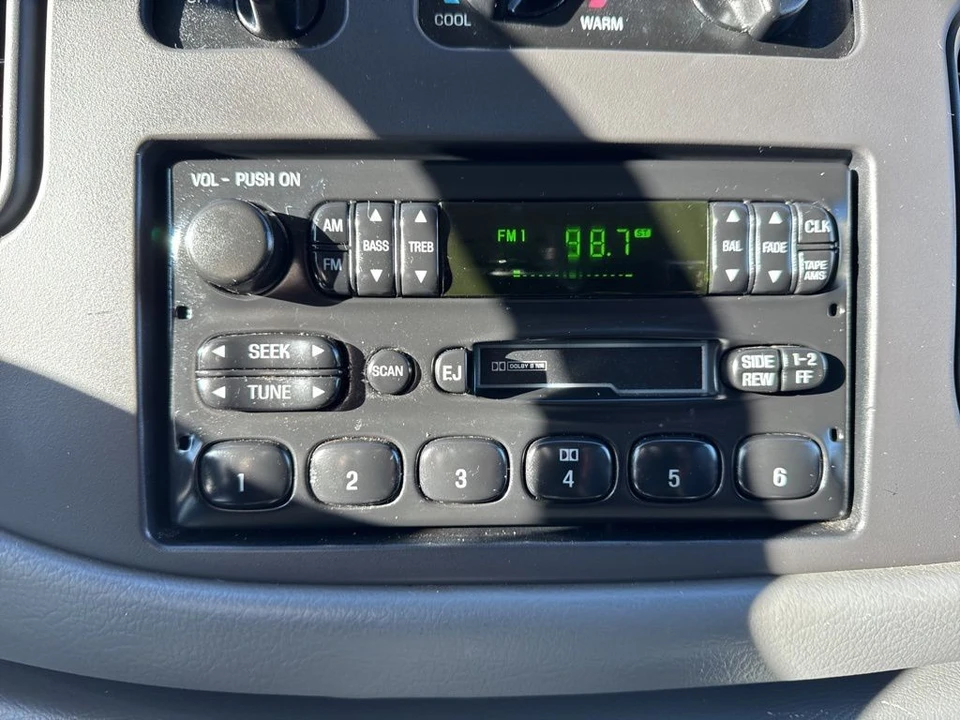 2003 Ford Econoline Van - Image 15 of 21