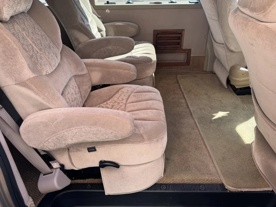 2003 Ford Econoline Van - Image 9 of 11