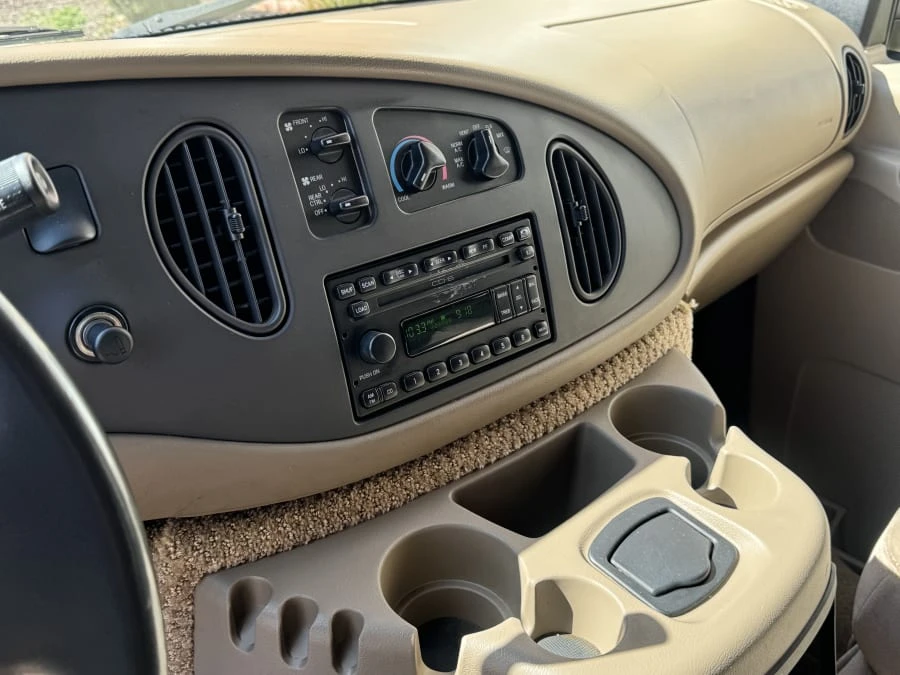 2003 Ford Econoline Van - Image 6 of 11