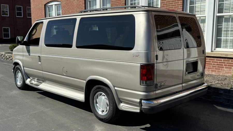 2003 Ford Econoline Van - Image 3 of 11