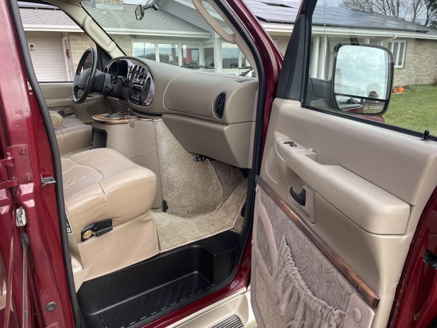 2003 Ford Econoline Van - Image 9 of 11