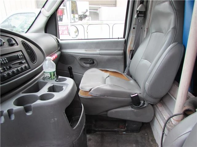 2003 Ford Econoline Van - Image 8 of 18