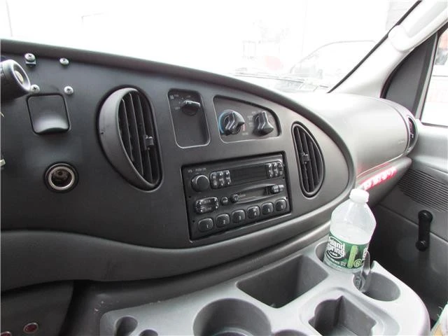 2003 Ford Econoline Van - Image 11 of 18