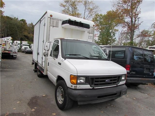 2003 Ford Econoline Van - Image 2 of 18