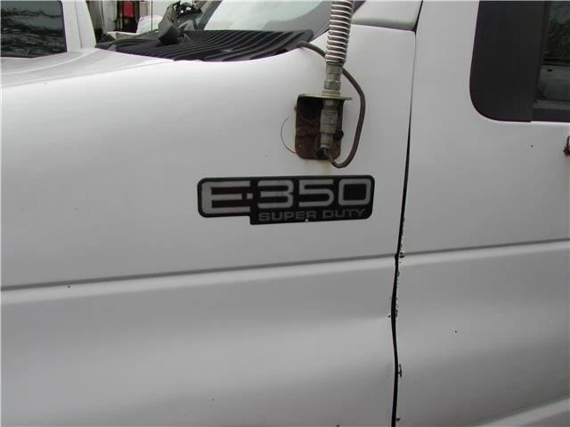 2003 Ford Econoline Van - Image 12 of 18