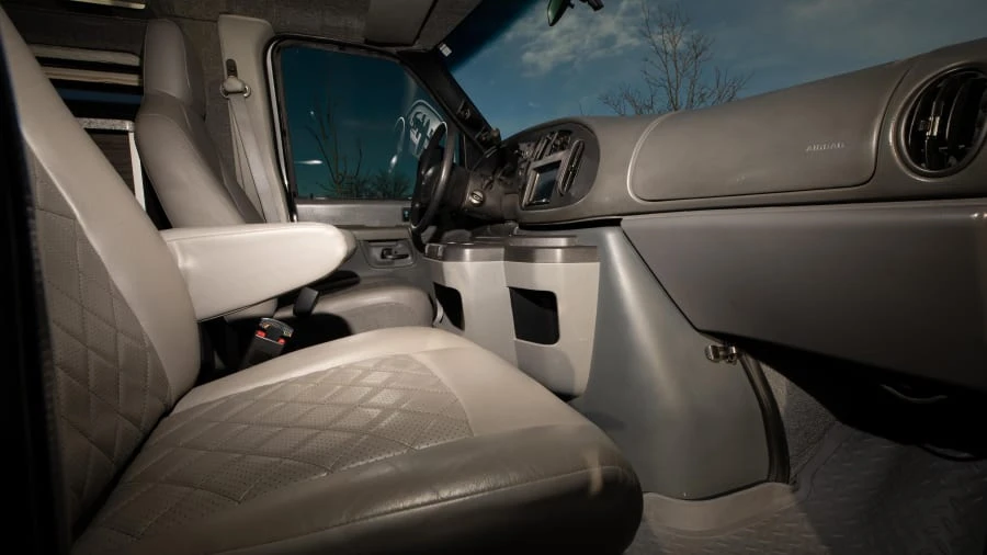 2003 Ford Econoline Van - Image 5 of 27