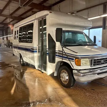 2003 Ford E350 Super Duty Cutaway Van Cab-Chassis 2D