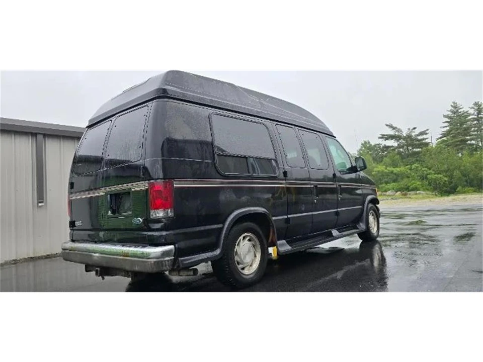 2003 Ford Econoline Van - Image 2 of 24