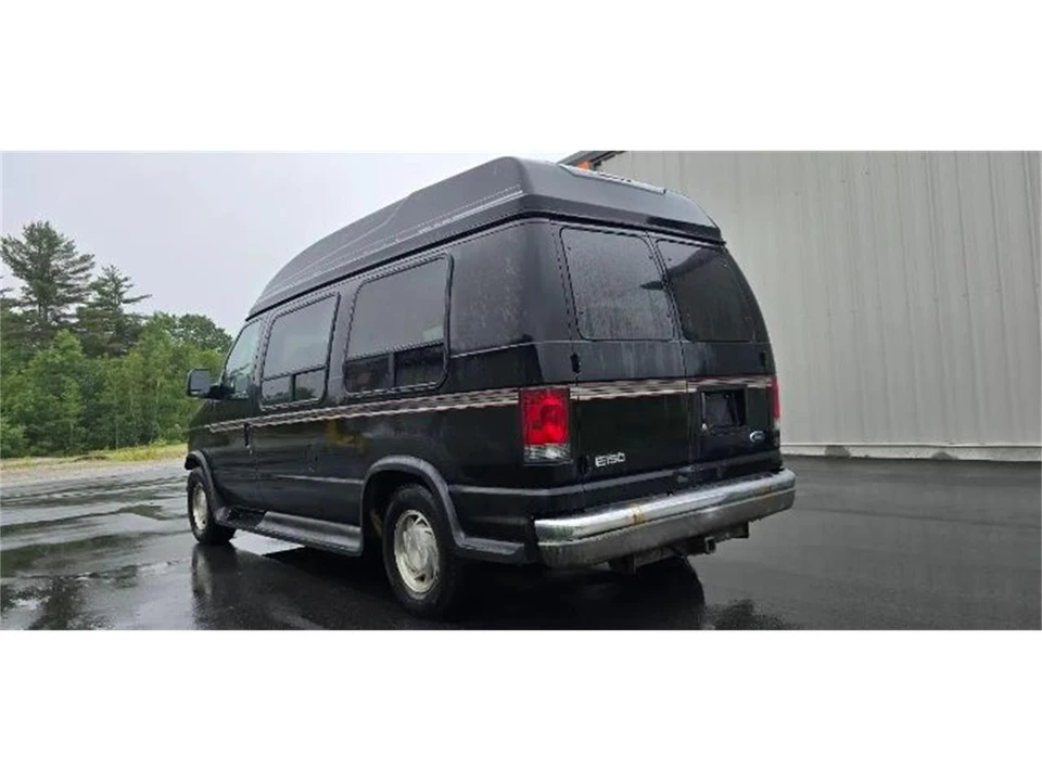 2003 Ford Econoline Van - Image 3 of 24