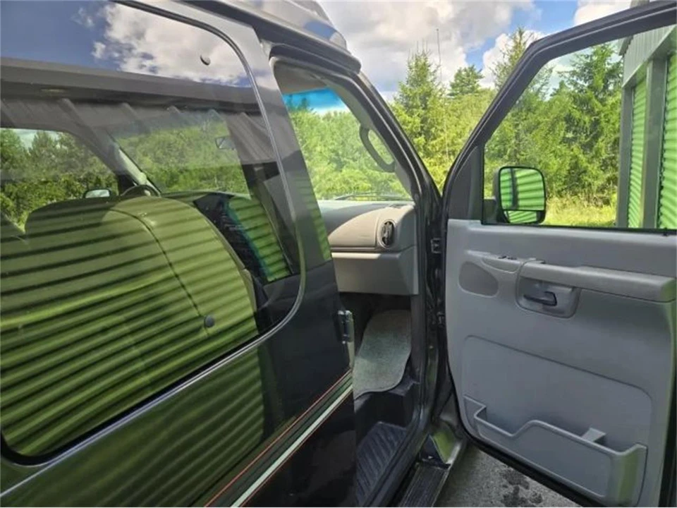 2003 Ford Econoline Van - Image 18 of 24
