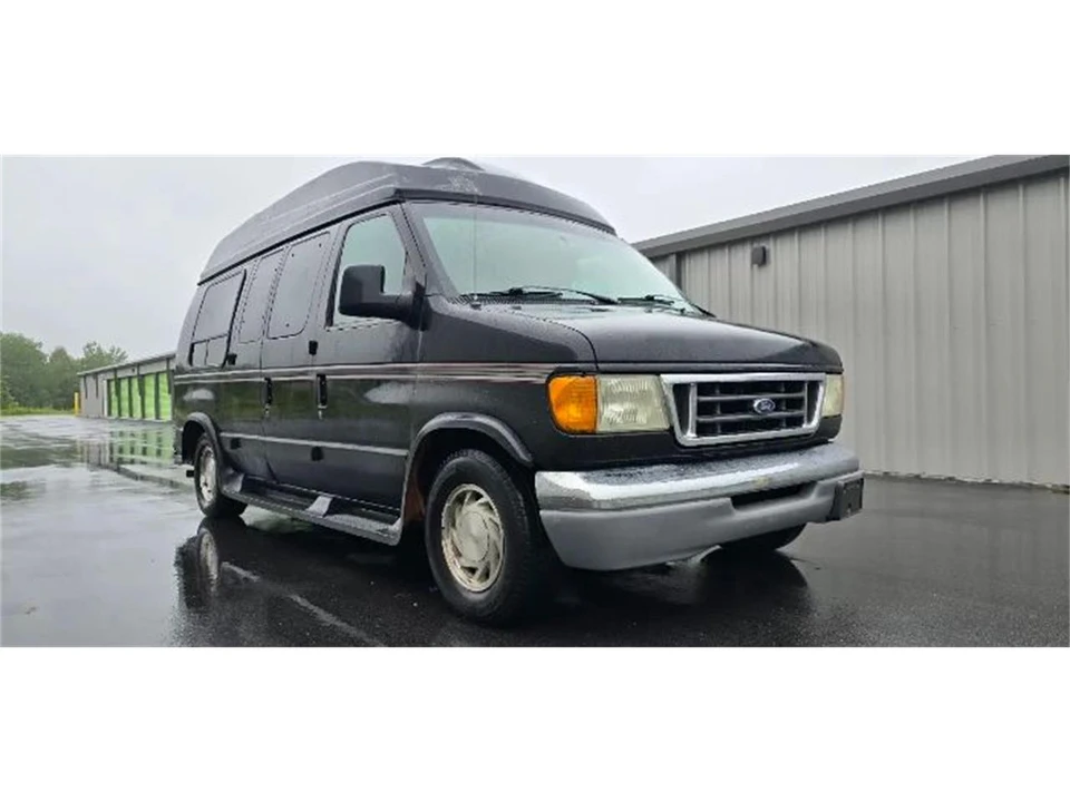 2003 Ford Econoline Van - Image 9 of 24