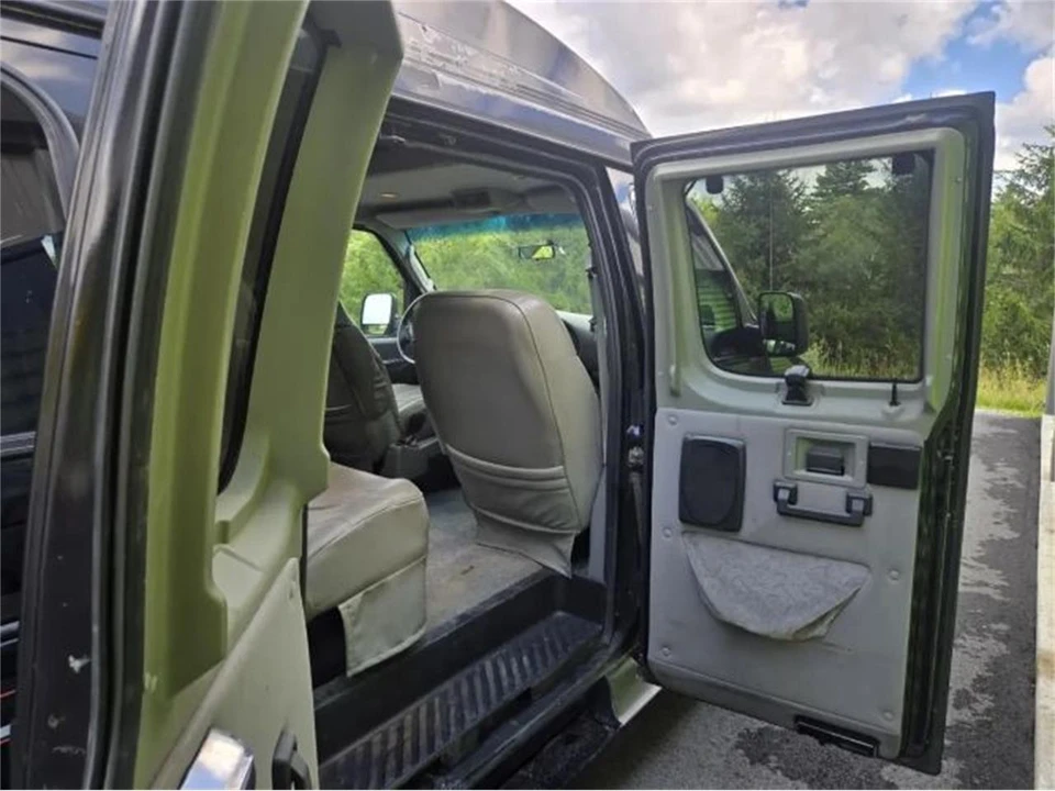 2003 Ford Econoline Van - Image 21 of 24