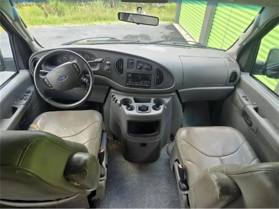 2003 Ford Econoline Van - Image 22 of 24