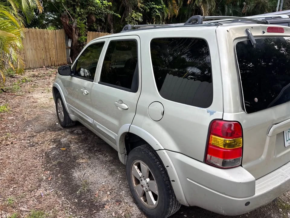 2003 Ford Escape - Image 2 of 3