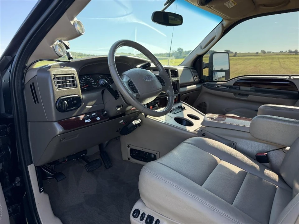 2003 Ford Excursion - Image 29 of 31