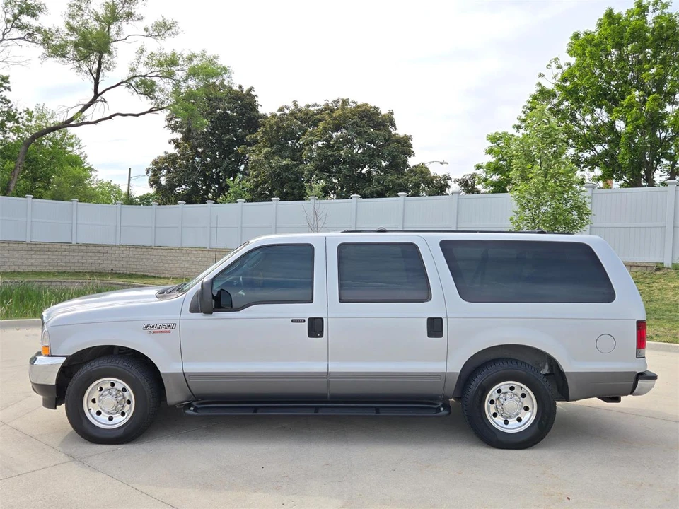 2003 Ford Excursion - Image 2 of 31