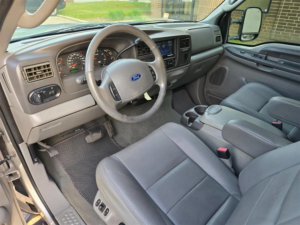 2003 Ford Excursion - Image 13 of 31