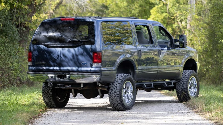2003 Ford Excursion - Image 2 of 31