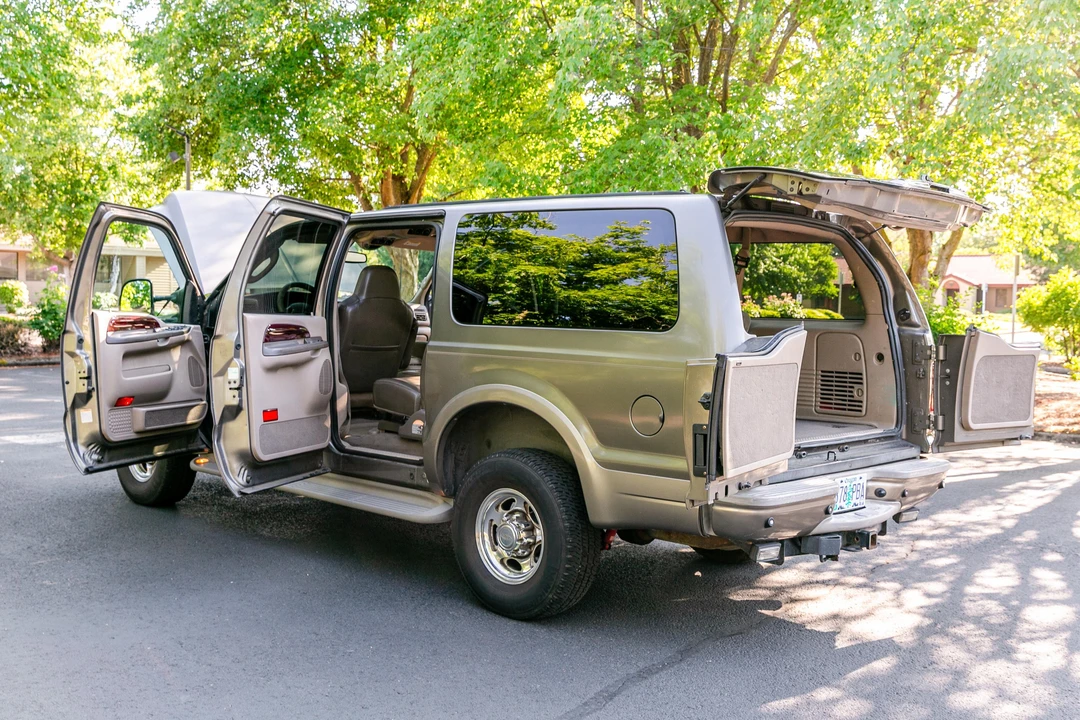 2003 Ford Excursion - Image 13 of 31