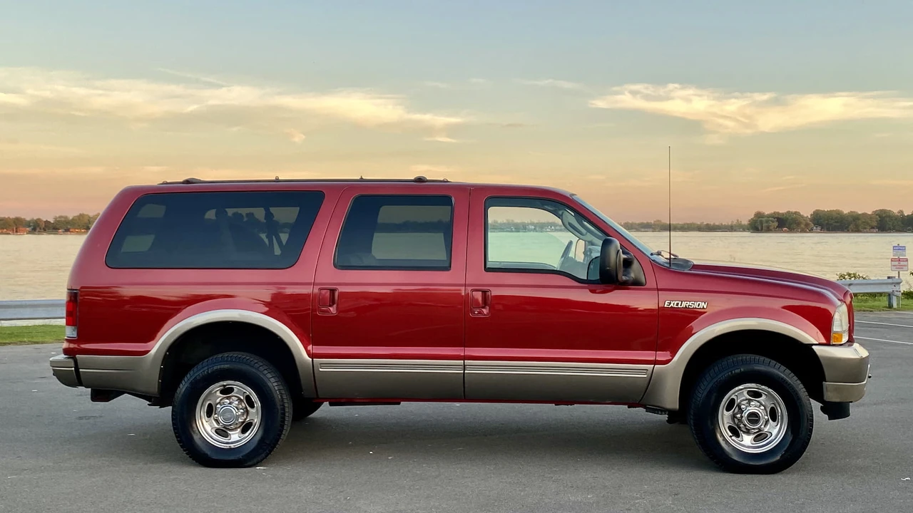 2003 Ford Excursion - Image 2 of 14