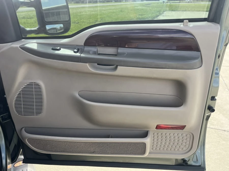 2003 Ford Excursion - Image 28 of 31