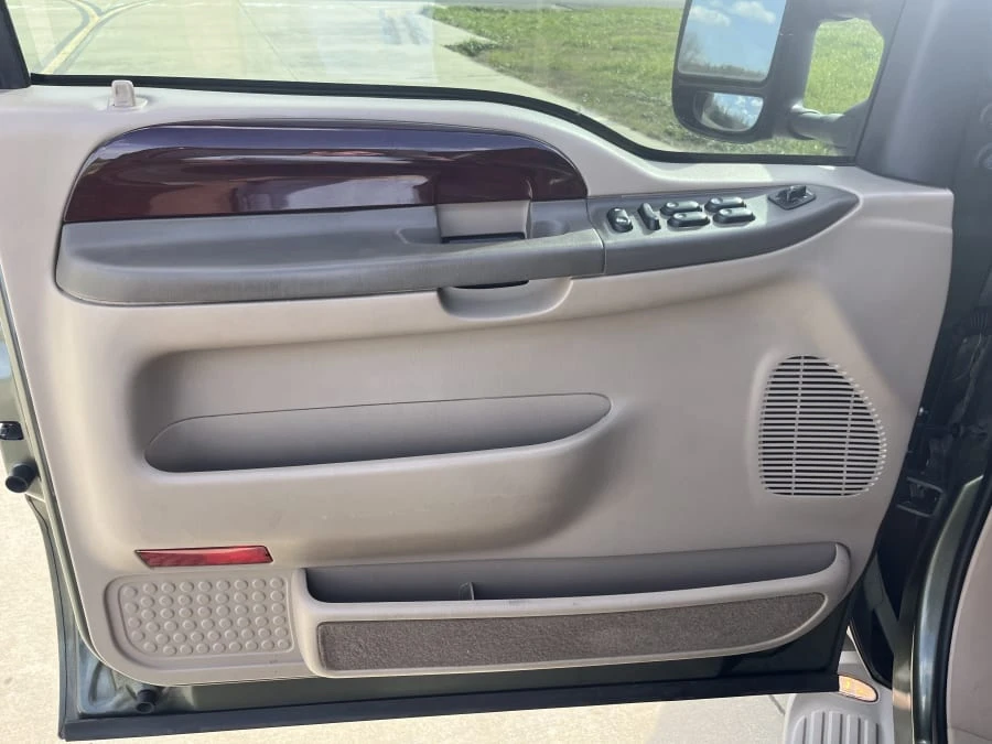 2003 Ford Excursion - Image 29 of 31