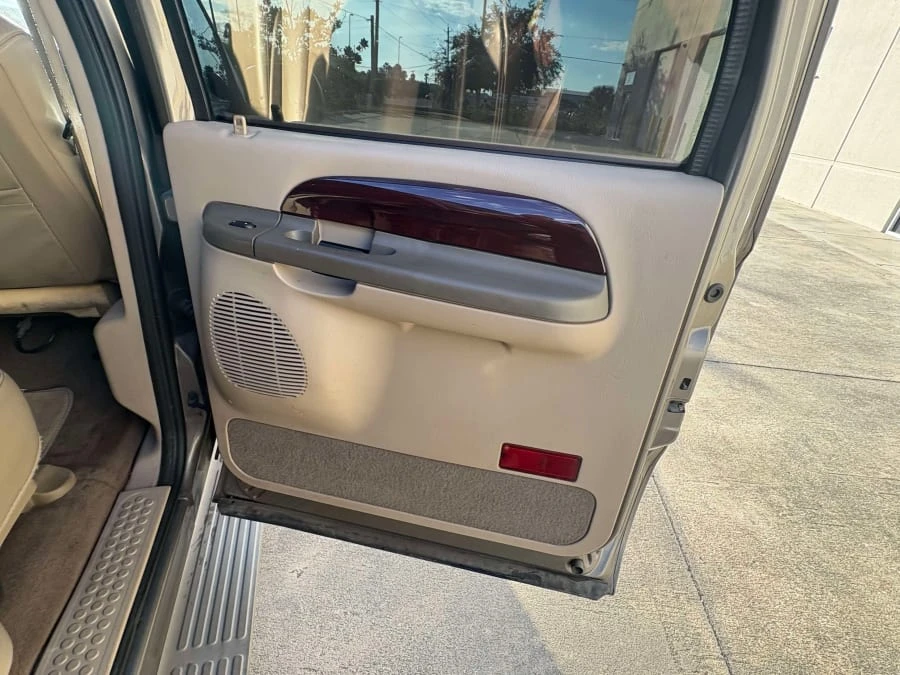 2003 Ford Excursion - Image 14 of 17