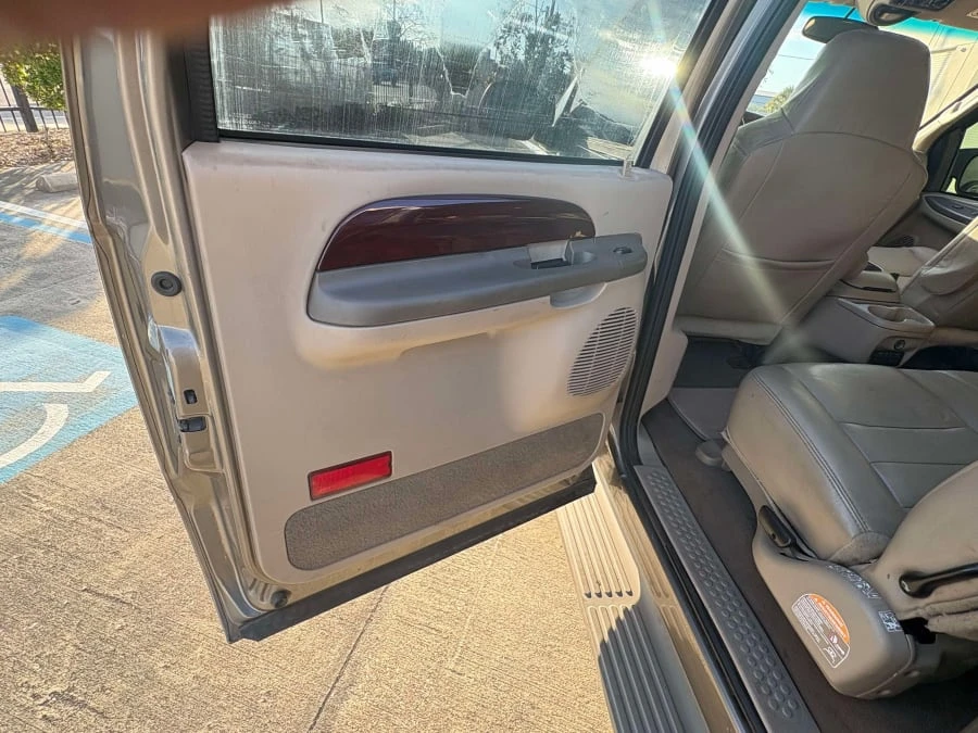 2003 Ford Excursion - Image 15 of 17
