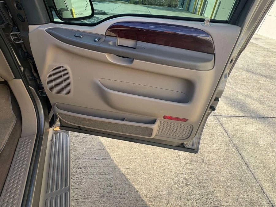 2003 Ford Excursion - Image 17 of 17