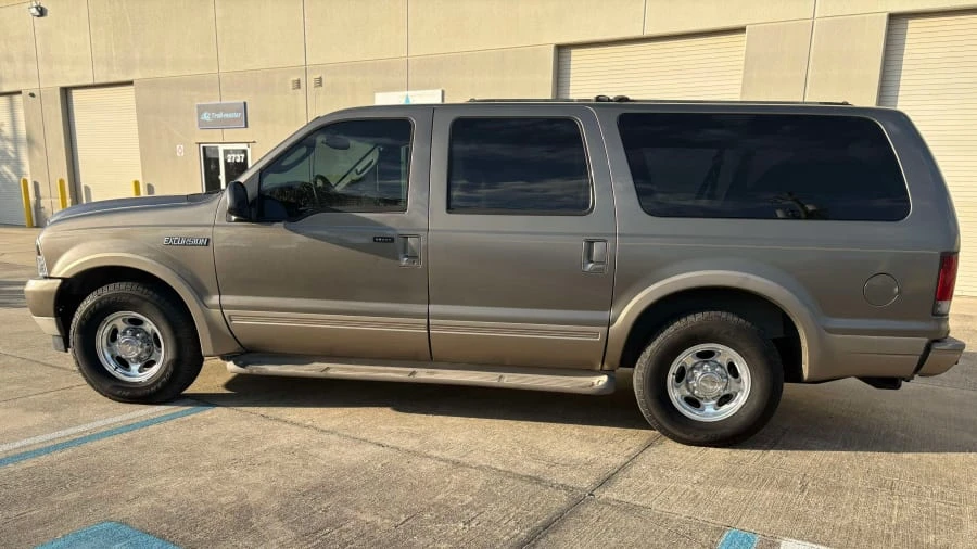 2003 Ford Excursion - Image 2 of 17