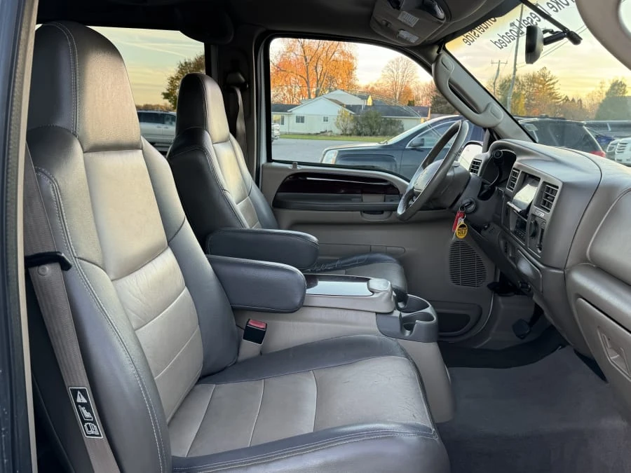 2003 Ford Excursion - Image 14 of 25