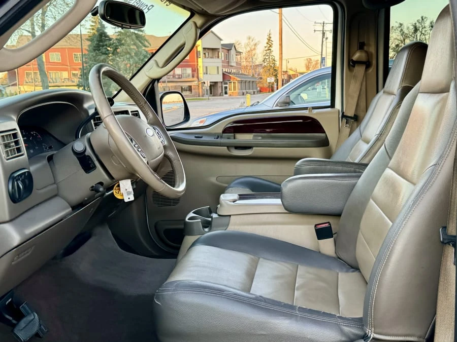 2003 Ford Excursion - Image 10 of 25