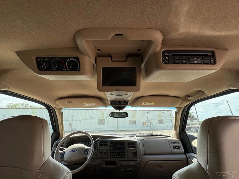 2003 Ford Excursion - Image 17 of 24