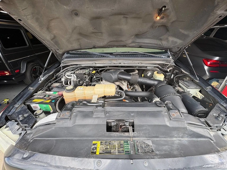 2003 Ford Excursion - Image 16 of 24