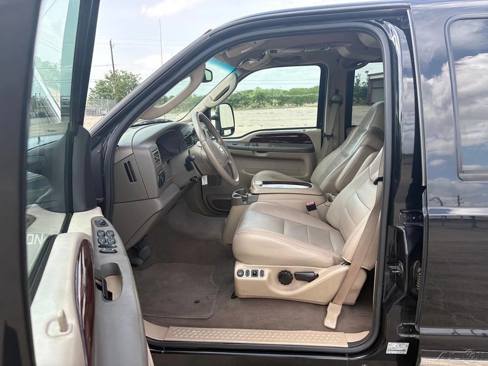 2003 Ford Excursion - Image 10 of 24