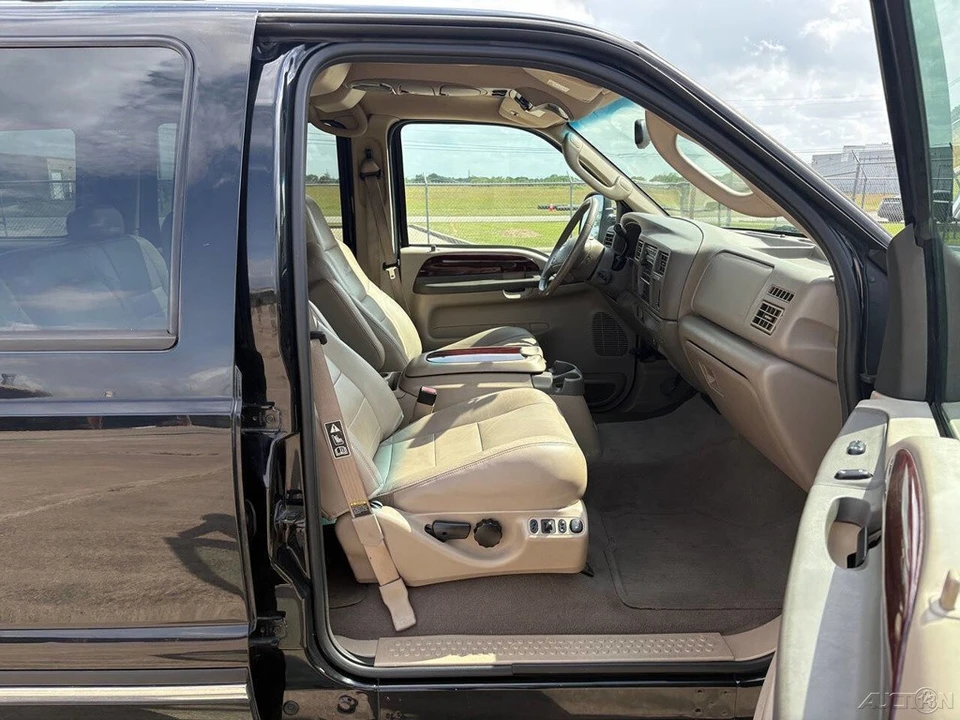 2003 Ford Excursion - Image 11 of 24