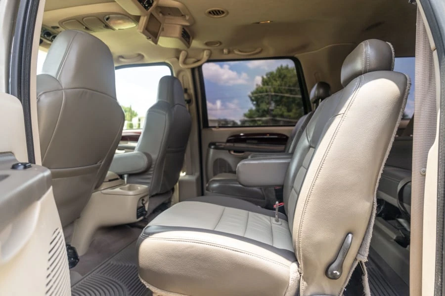 2003 Ford Excursion - Image 17 of 29