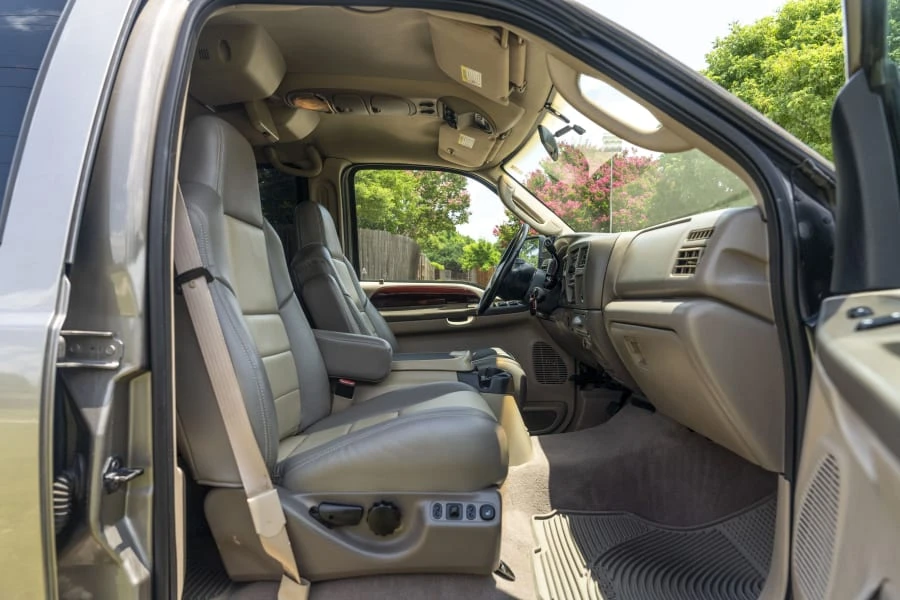 2003 Ford Excursion - Image 23 of 29