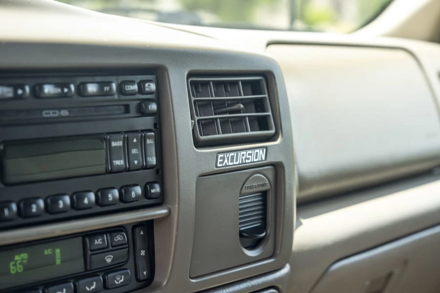 2003 Ford Excursion - Image 19 of 29