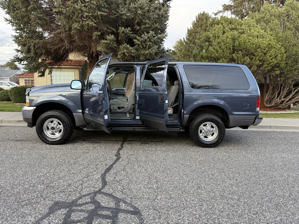 2003 Ford Excursion - Image 10 of 21