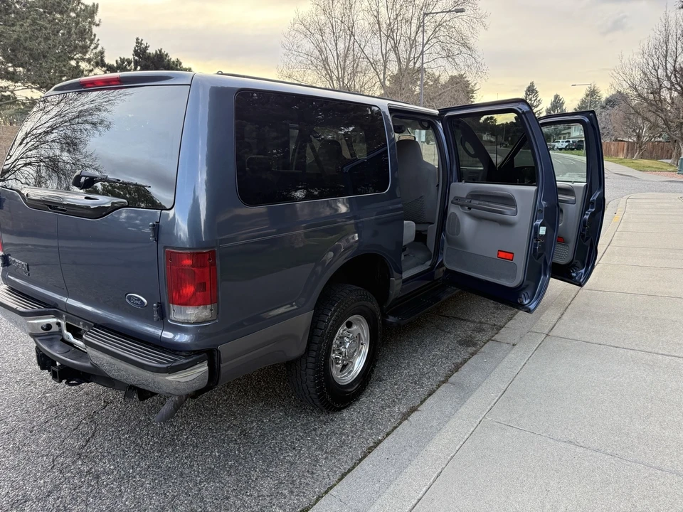 2003 Ford Excursion - Image 12 of 21