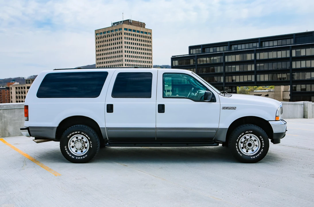2003 Ford Excursion - Image 13 of 31