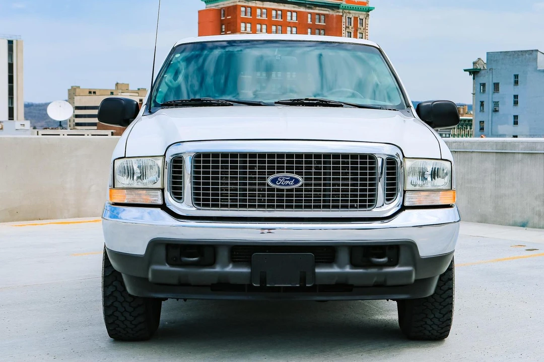 2003 Ford Excursion - Image 2 of 31