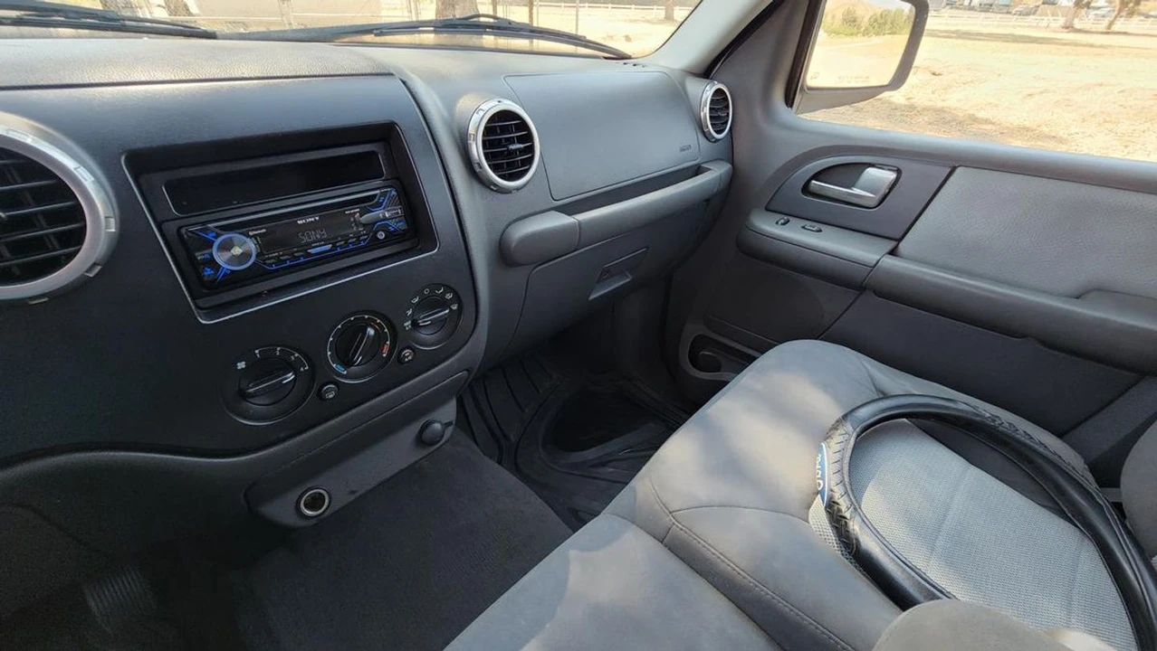 2003 Ford Expedition 2nd Gen - Image 21 of 30