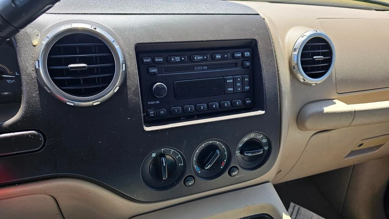 2003 Ford Expedition 2nd Gen - Image 19 of 31
