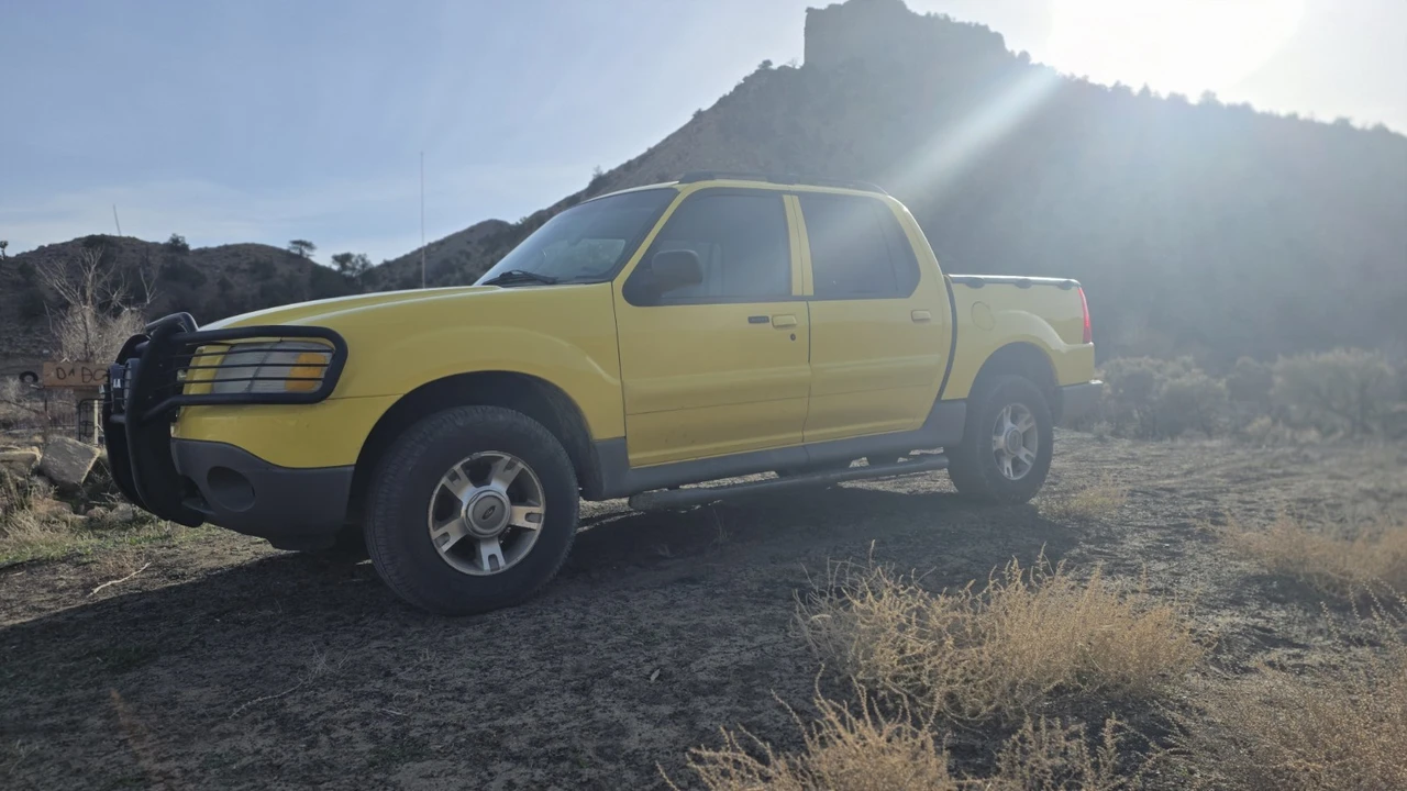 2003 Ford Explorer Sport Trac - Image 2 of 15