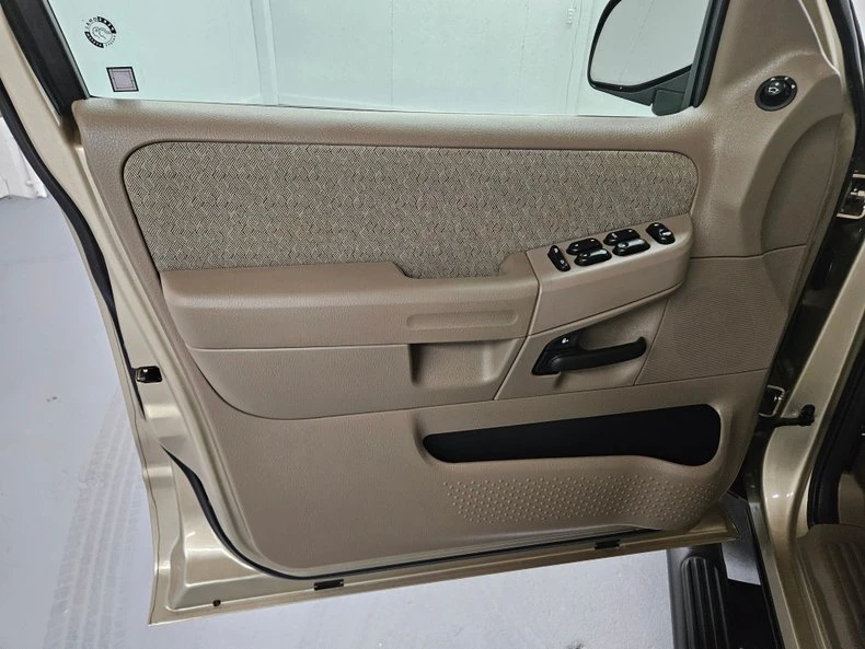 2003 Ford Explorer 3rd Gen - Image 17 of 31