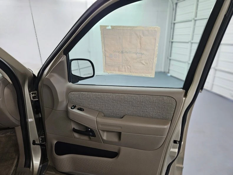 2003 Ford Explorer 3rd Gen - Image 27 of 31