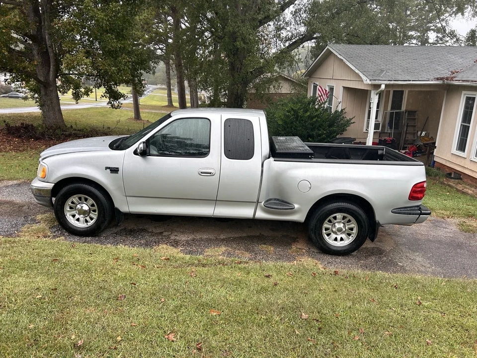 2003 Ford F-150 10th Gen - Image 2 of 19