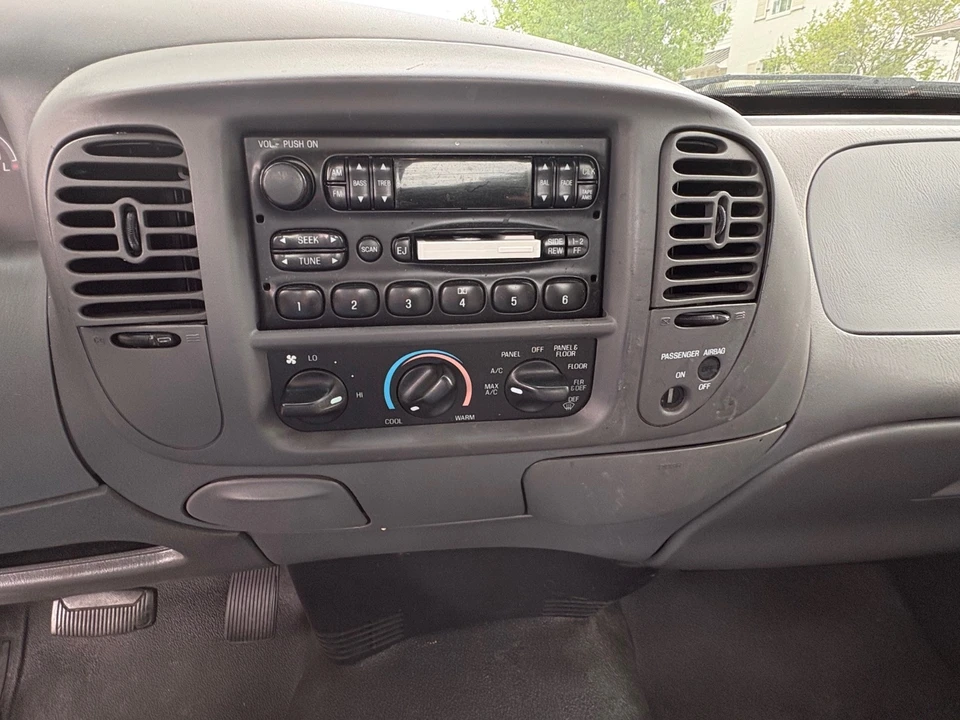 2003 Ford F-150 10th Gen - Image 10 of 12